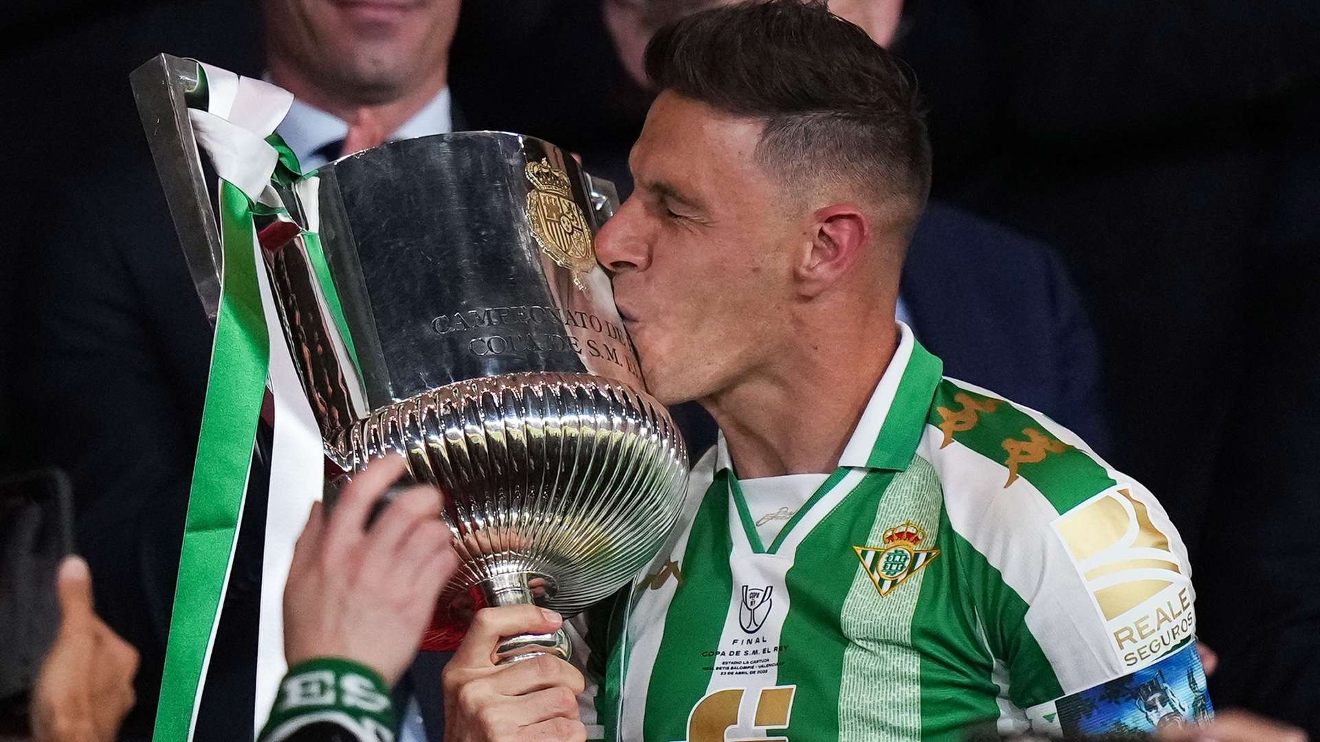 面对强硬防 面对强硬防